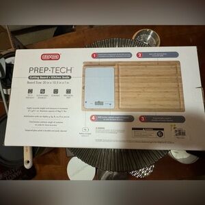 Cutting board and food scale in one